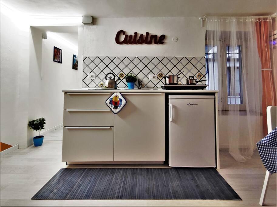 Central Apartments Mezzanine - 1 Min To Via Etnea Catania Exterior photo